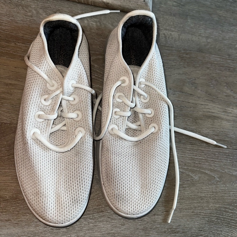 All its White Mens Sneaker size 11
